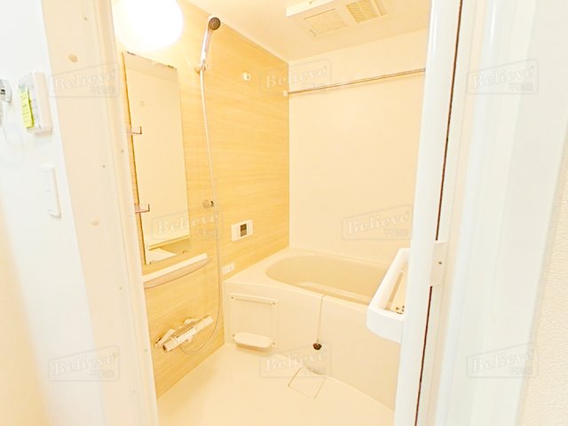 バス・シャワールーム　追い焚き・浴室乾燥機付きのお風呂です♪