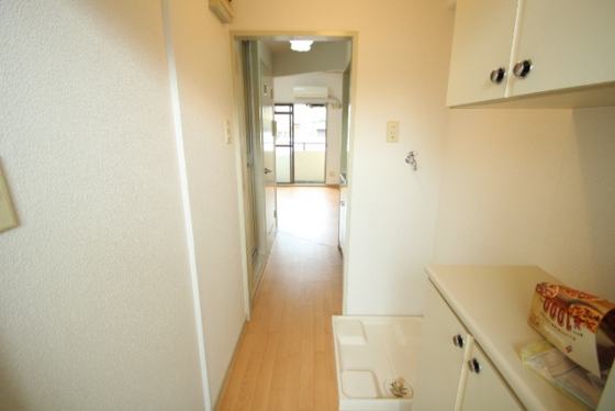 玄関　※別部屋の写真になります。