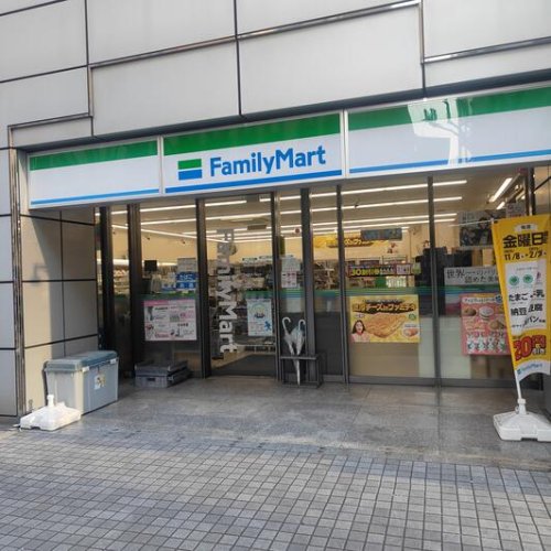 コンビニ　ファミリーマート K2土佐堀一丁目店（コンビニ）まで354m