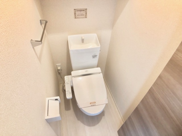 トイレ　ウォシュレット付き
