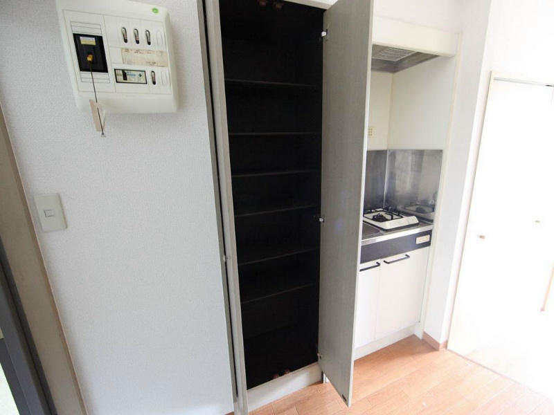 玄関　玄関　下駄箱付