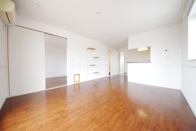 居室・リビング　開放的なリビングです♪