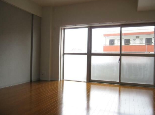 居室・リビング　☆明るい居間☆