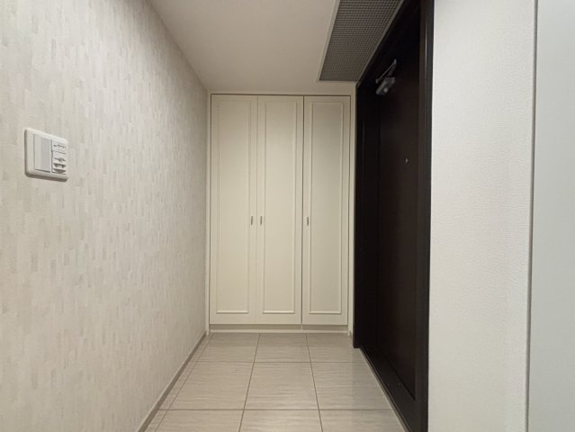 玄関　※別部屋参考写真