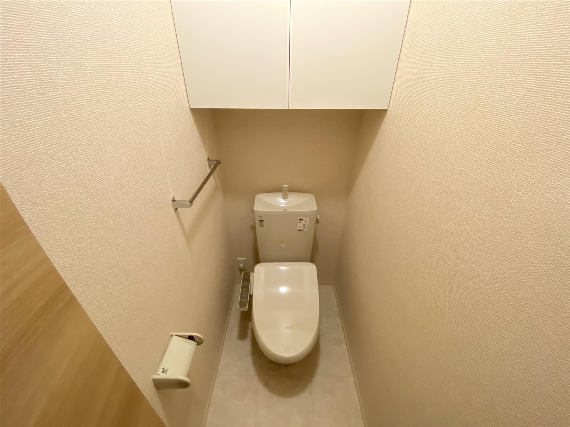 トイレ　温水洗浄暖房便座付トイレ