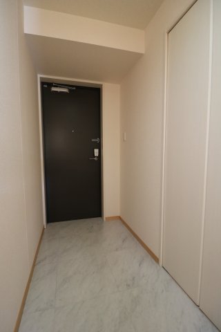 玄関　※同間取り別部屋参考写真