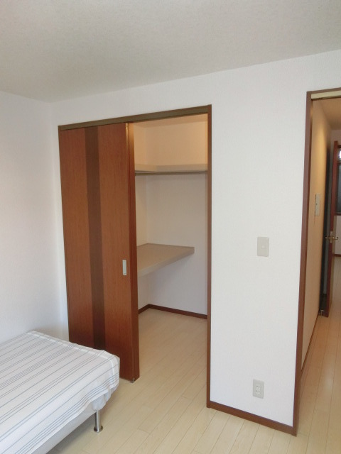 収納　奥行きたっぷりのウォークインクローゼット完備。