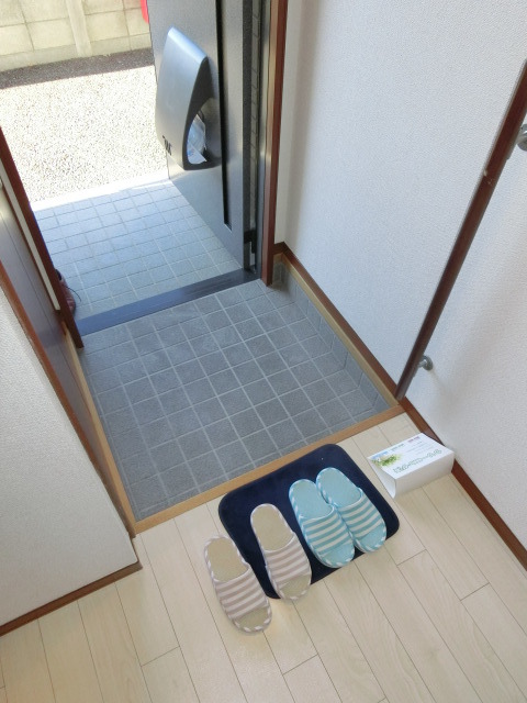 玄関　広々玄関でお客様をお出迎え。