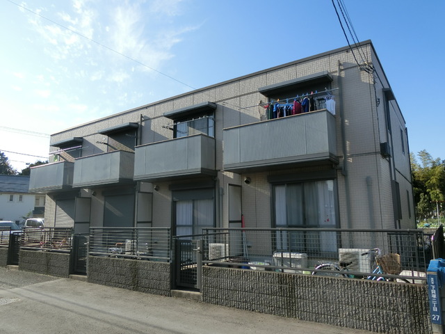 建物外観　長閑な景色に調和する。　積水ハウス施工のテラスハウス。