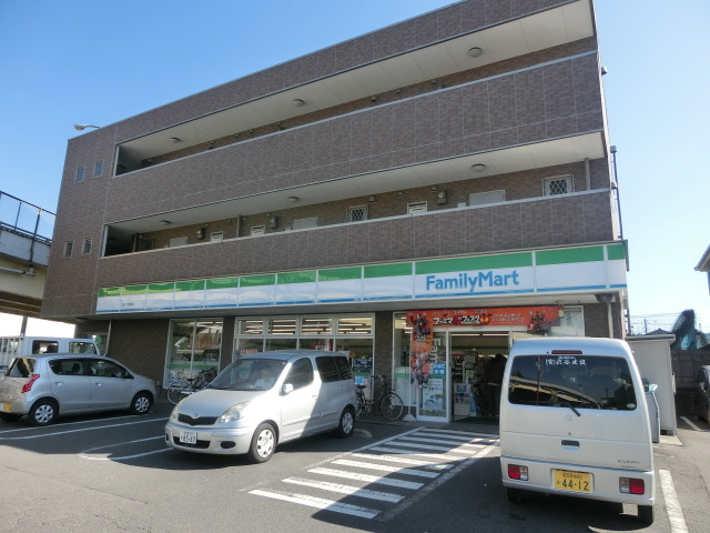 コンビニ　ファミリーマート市川下貝塚店（コンビニ）まで318m