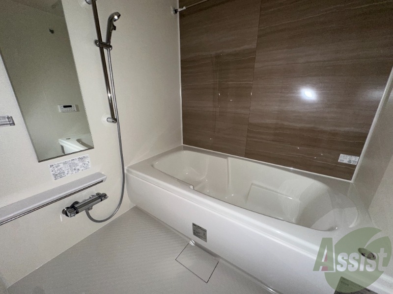 バス・シャワールーム　清潔感のある浴室ですね。機能性も使い勝手も良さそう。