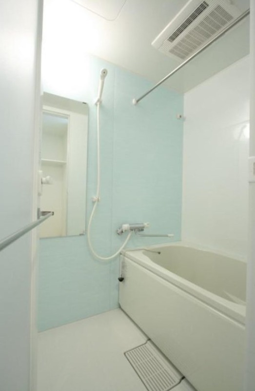 バス・シャワールーム　浴室乾燥機付き♪