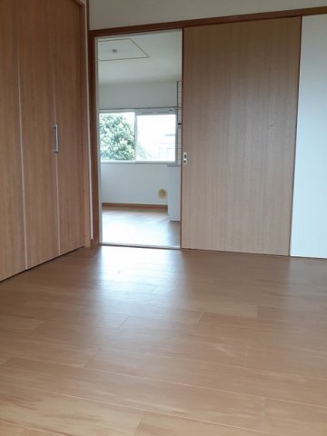 居室・リビング　こちらのリビングで趣味の時間をお楽しみください