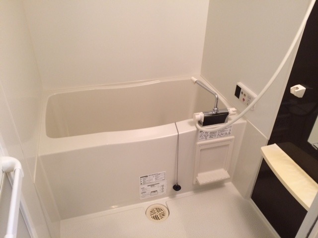 バス・シャワールーム　バスルームも広々