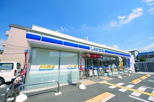 コンビニ　ローソン　東大阪西石切町三丁目店（コンビニ）まで952m