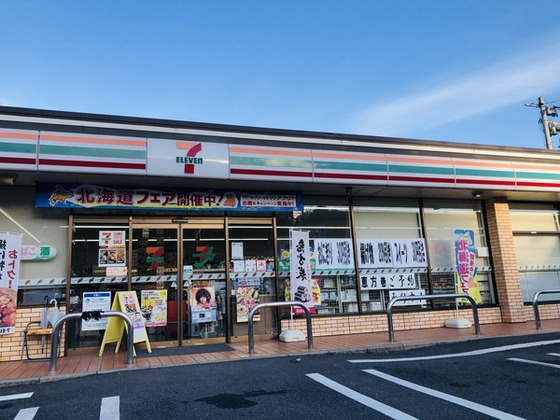 コンビニ　セブンイレブン広島長楽寺店（コンビニ）まで886m