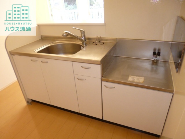 キッチン　＊写真は別号室です