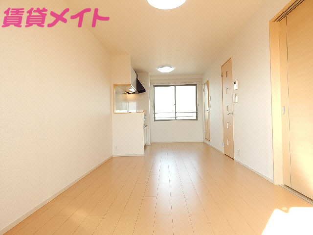 居室・リビング　同タイプの部屋写真です。
