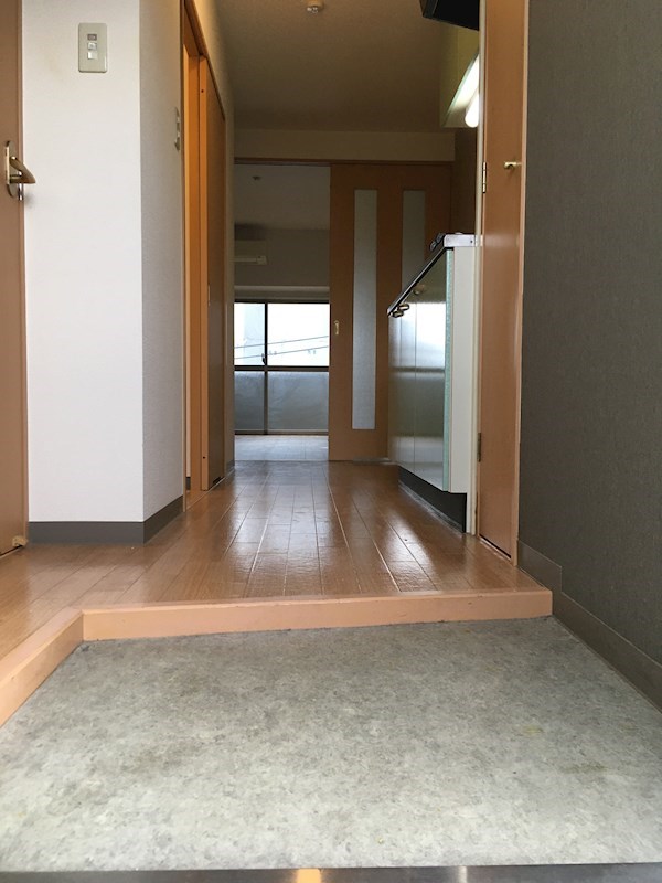 玄関　※同物件別号室参考写真