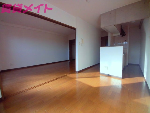 居室・リビング　同型参考写真