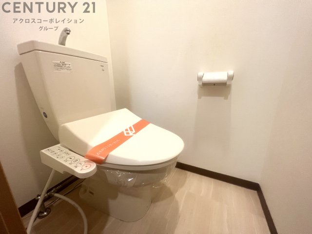 トイレ　温水洗浄便座付きのトイレです♪