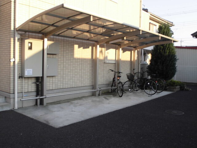 その他　屋根付き駐輪場