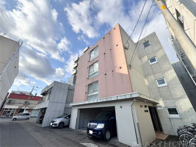 建物外観　頑丈な鉄筋♪