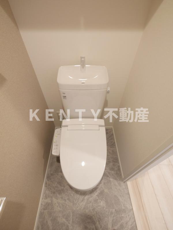 トイレ　落ち着いた色調のトイレです