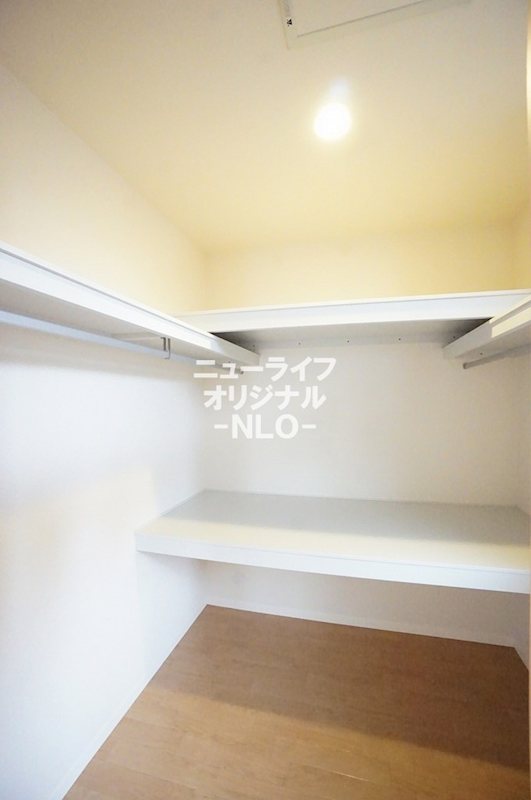 収納　ハンガーパイプ付きウォークインクローゼット☆