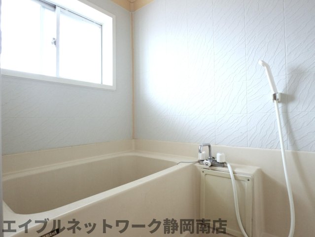 バス・シャワールーム　落ち着いた空間のお風呂です