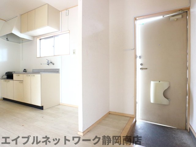 玄関　収納もある玄関です