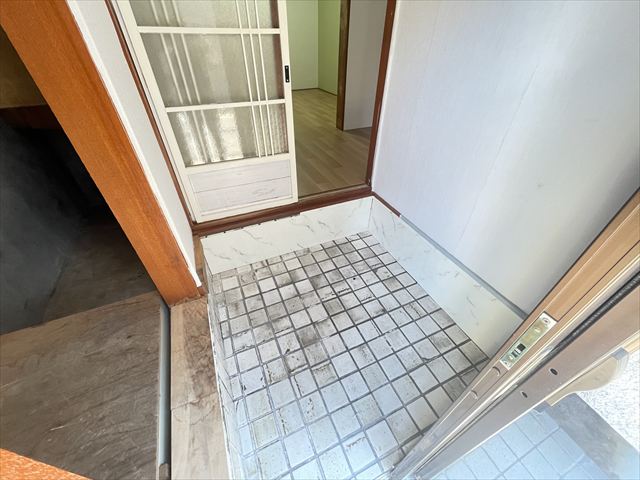 南本町4丁目貸家の玄関写真