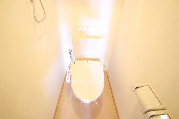 トイレ　※同物件別号室写真となります。