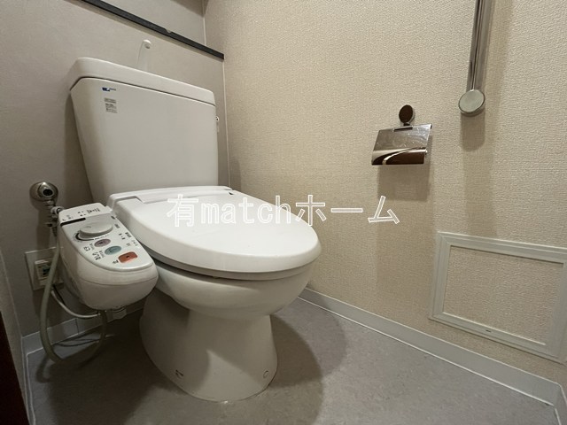 トイレ　ゆったりとした空間のトイレです イメージとして同物件別部屋の