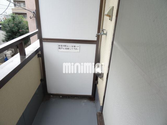 居室・リビング　８帖の居室で角部屋