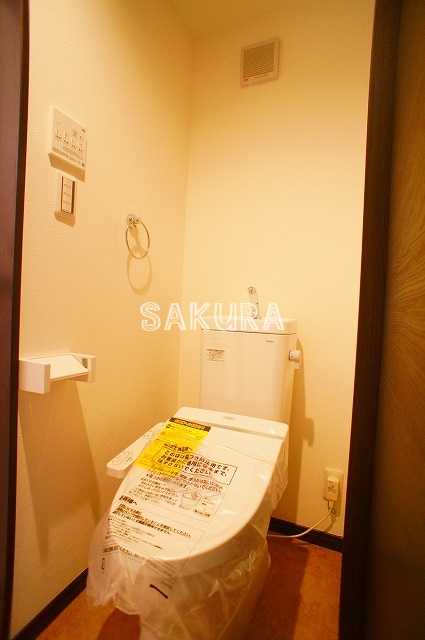 トイレ　落ち着いた色調のトイレです♪