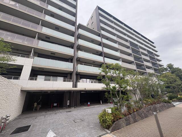 建物外観　オートロック完備