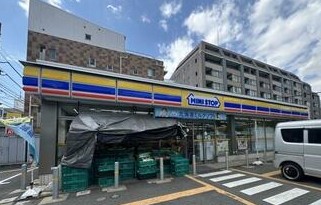 コンビニ　ミニストップ 武蔵野緑町店（コンビニ）まで679m