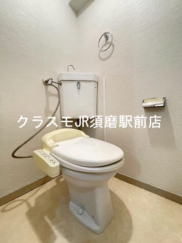 トイレ　ウォシュレット付のお手洗いです。