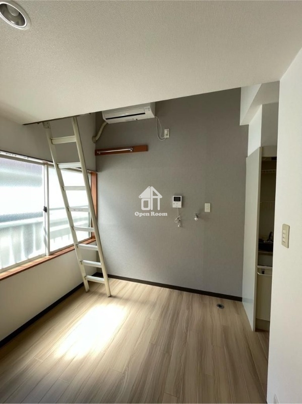 居室・リビング　＊掲載写真は他部屋の内装・設備参考写真＊