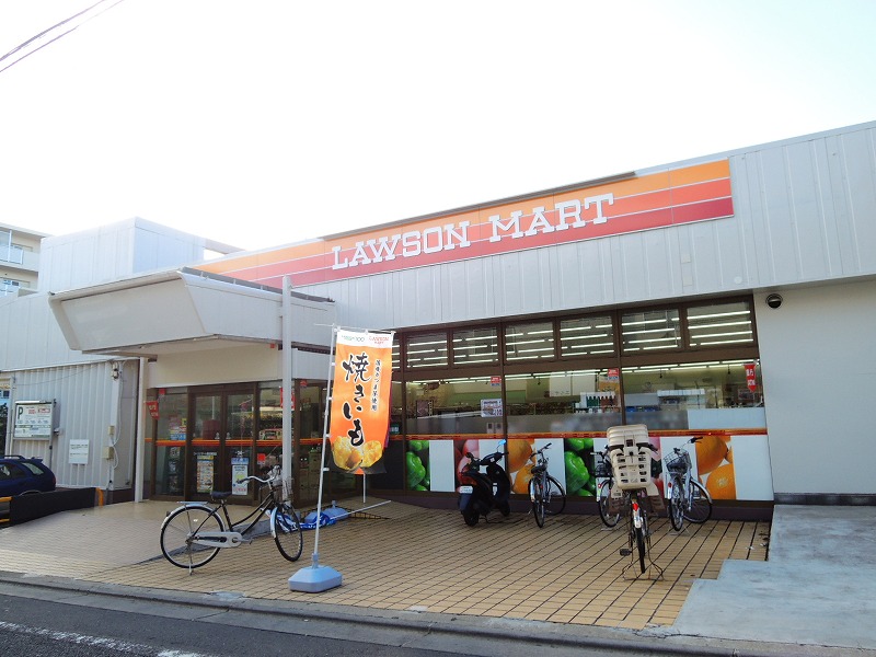 コンビニ　ローソンマート東武練馬店（コンビニ）まで52m