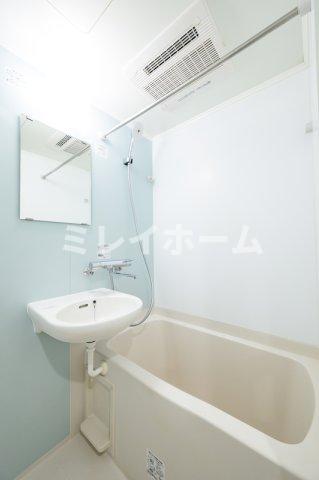バス・シャワールーム　同建物内、別のお部屋の参考写真になります。