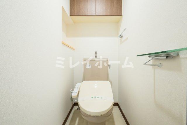 トイレ　同建物内、別のお部屋の参考写真になります。