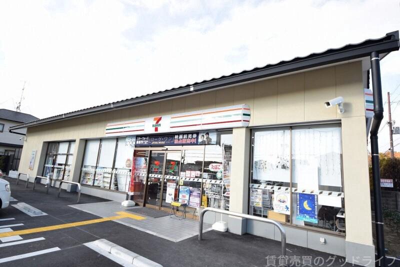 コンビニ　セブンイレブン京都岩倉忠在地町店（コンビニ）まで930m