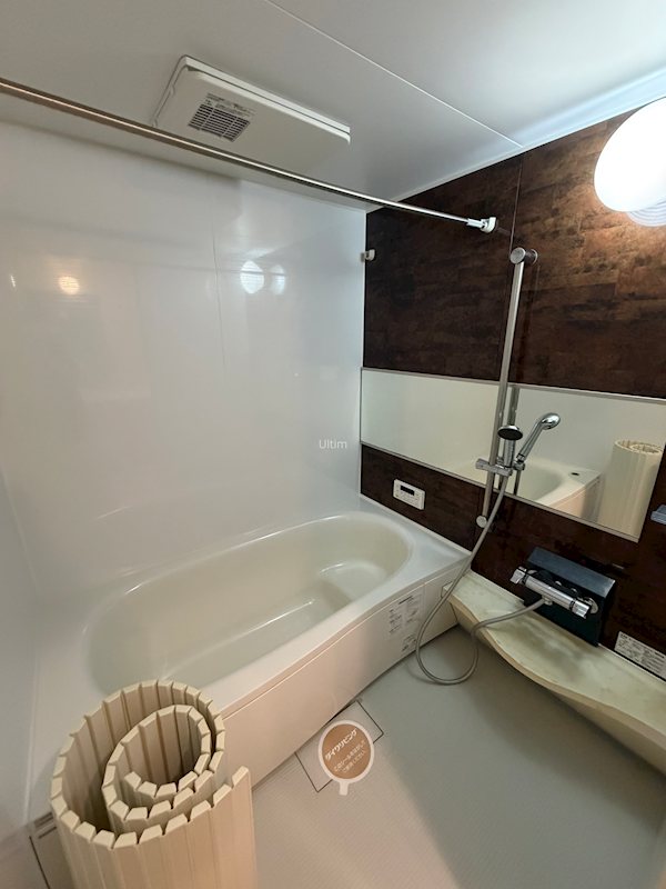 バス・シャワールーム　※同タイプの他のお部屋です