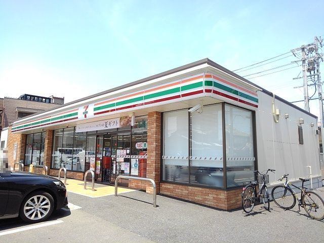コンビニ　セブンイレブン四日市下さざらい町店（コンビニ）まで398m