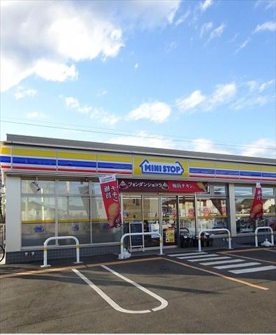 コンビニ　ミニストップ（コンビニ）まで700m