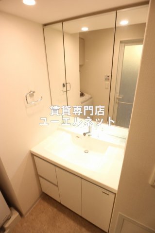 洗面設備　清潔感ある独立洗面台で毎日気持ちよく♪