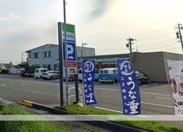 コンビニ　ファミリーマート（コンビニ）まで840m