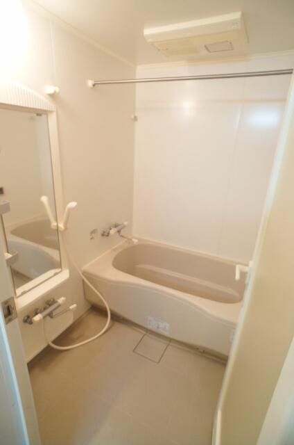 バス・シャワールーム　写真は同タイプ住居です。